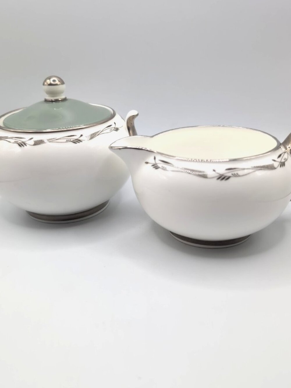 Vtg Wedgwood Halford W4267 Platinum Gild Creamer & Sugar Bowl Set Bone China